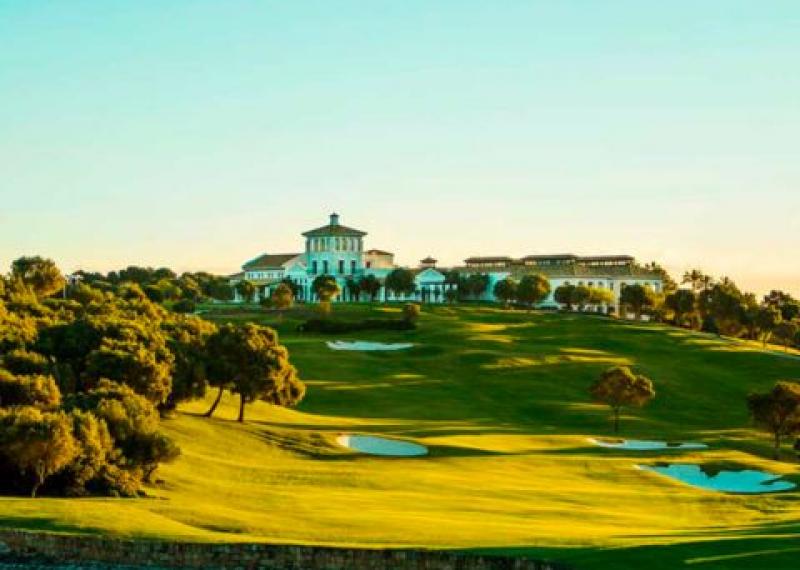 Campo da golf europeo affacciato sul mare