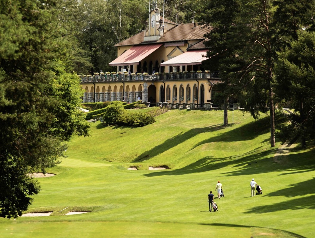 Campo da golf in Italia con vista sulle colline